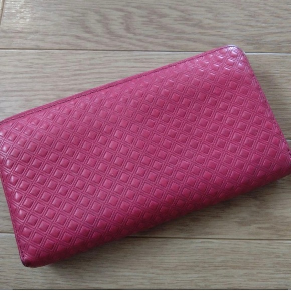 Tory Burch Fuchsia Quilted Wallet - Picture 5 of 9